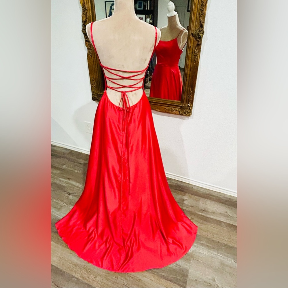 Windsor red carpet pageant dress evening ball gown prom homecoming black tie